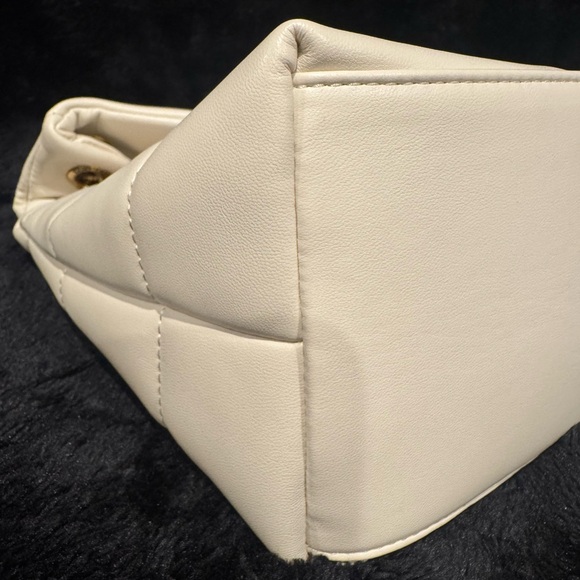 Yves Saint Laurent LouLou Puffer Medium in Blanc Vintage. - Picture 9 of 11